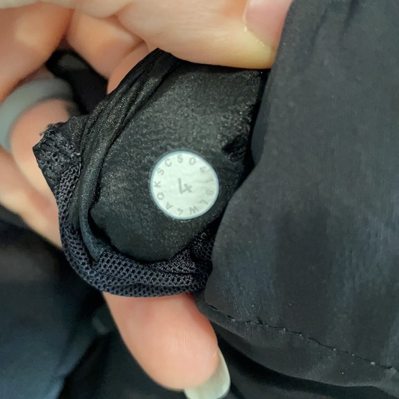 Lululemon Down For It All Black Size 4 EUC - Picture 4 of 8